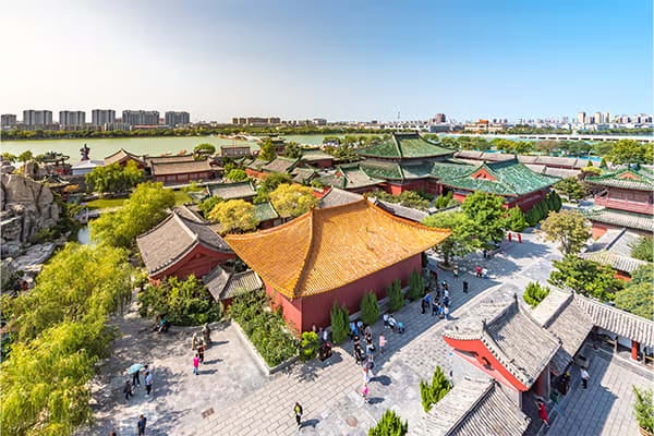 Featured image for article: A CLOSER LOOK AT VISITORS' IMMERSION IN CHINA'S THEME PARKS - Rosen Research Review