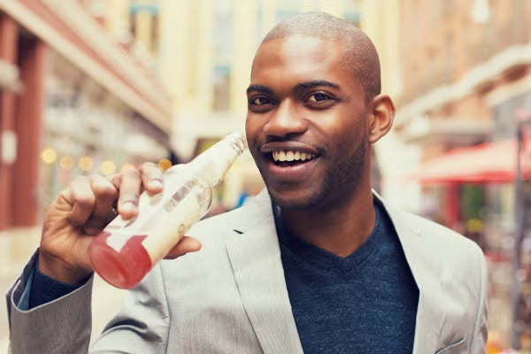 Featured image for article: HOW DRINKING VESSELS INFLUENCE CUSTOMER TASTE PERCEPTIONS - Rosen Research Review